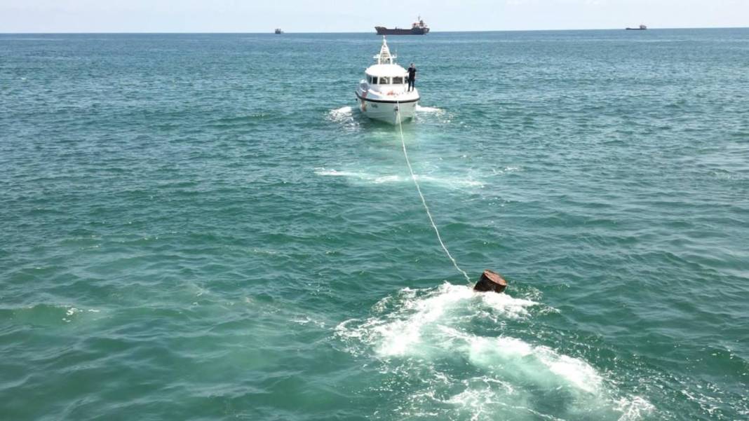 Denizde 'ceset' ihbarı yapıldı: Gelen ekipler şaşkına döndü! Bakın o cisim ne çıktı... 6